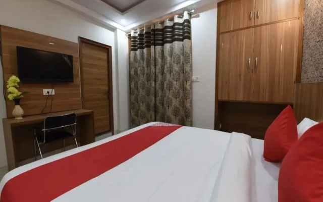 Oyo 14387 Luxury Inn