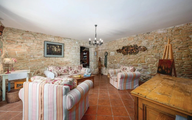 Beautiful Home in Svetvincenat With Wifi and 2 Bedrooms