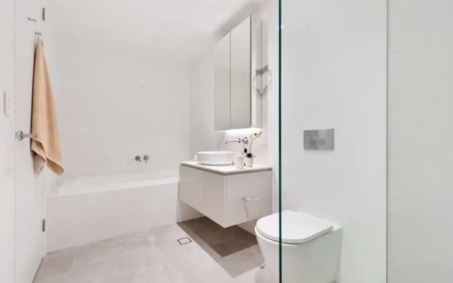 Brand New Lux Water View 3bd with Parking