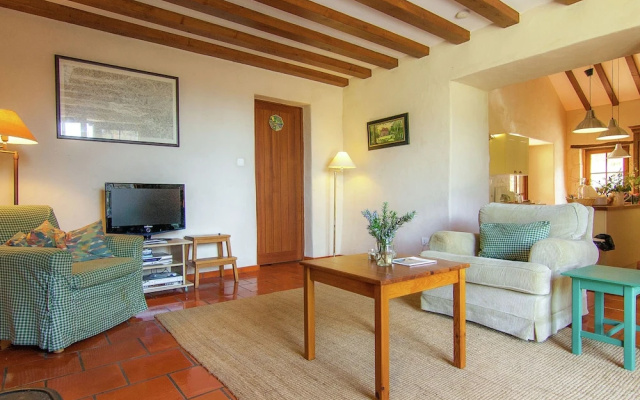 Marvelous Holiday Home in Issac With Swimming Pool