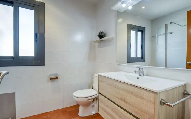 Centrally Heated Apt. in Roses