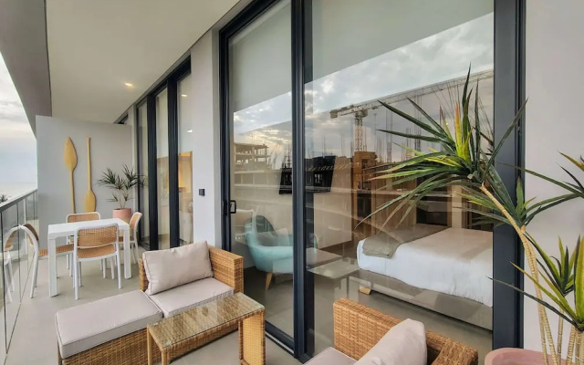 w Enchanting 2BR w Balcony in Morros