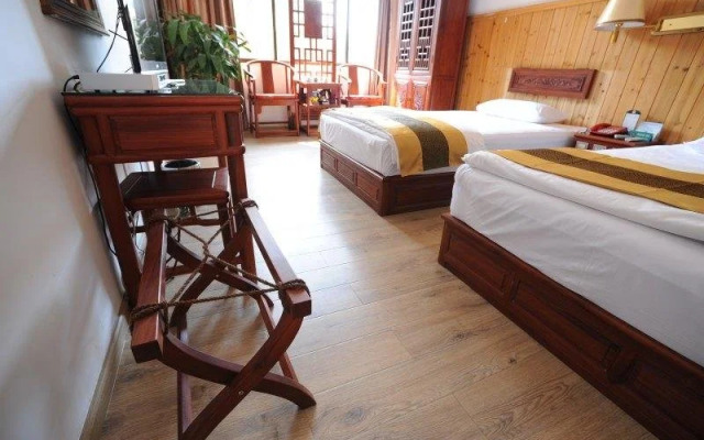 IU Hotel Ruili Nanmao Street