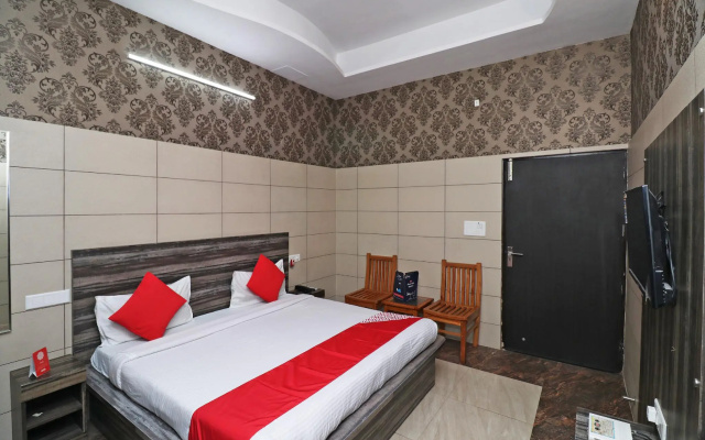 OYO 8616 Hotel Inderlok