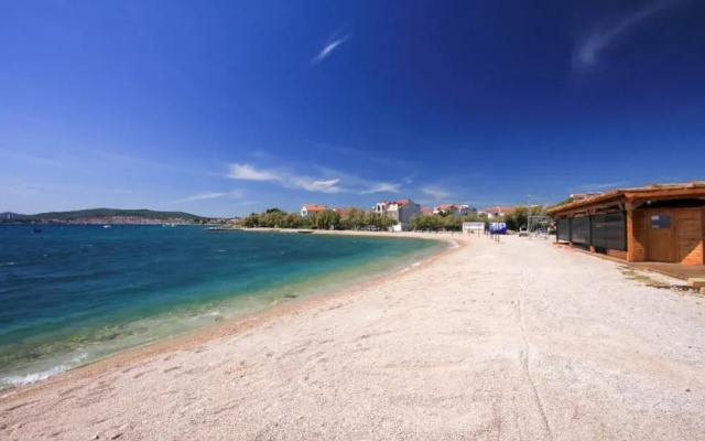 Lovely 1-bed Apartment With sea View in Srima
