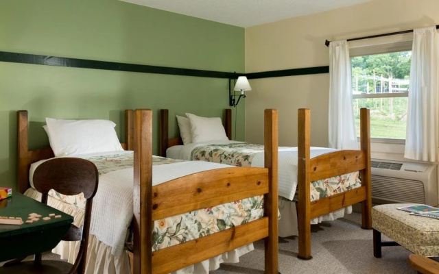 Inn & Spa at Cedar Falls