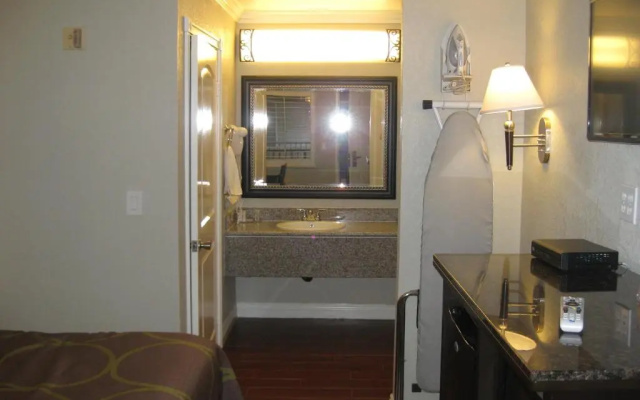Elev8 Hotel Los Angeles LAX