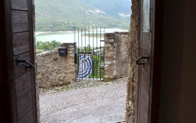Stone House Lake View