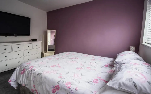 Tallets Apartment with Balcony & Parking