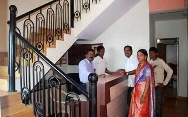 Shanti's Hotel Sonai