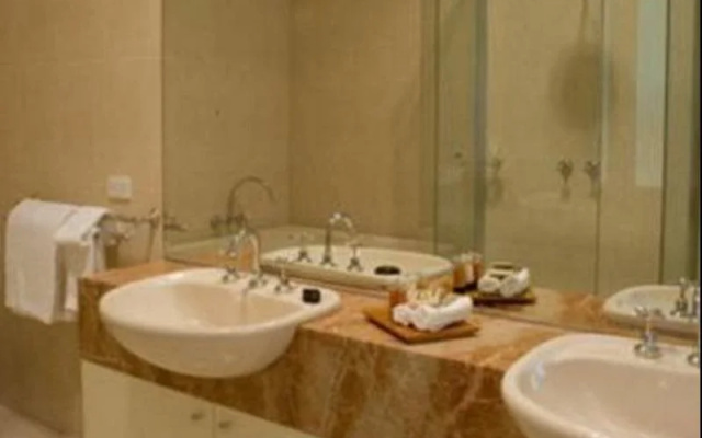Hotel Charsfield Melbourne