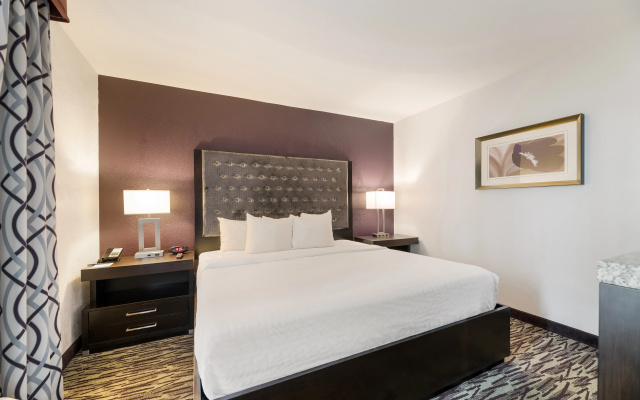Clarion Inn & Suites Across From Universal Orlando Resort