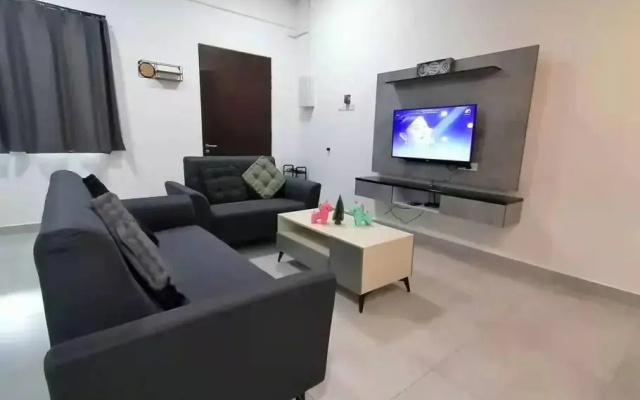 Cameron top31 golden hills night market homestay