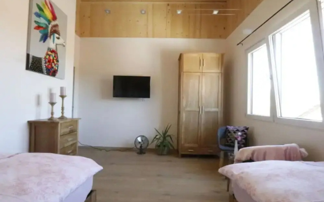 Welcoming Apartment Near Lake
