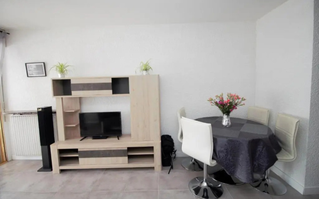 HACIENDA- Grand studio dans le centre avec vue mer