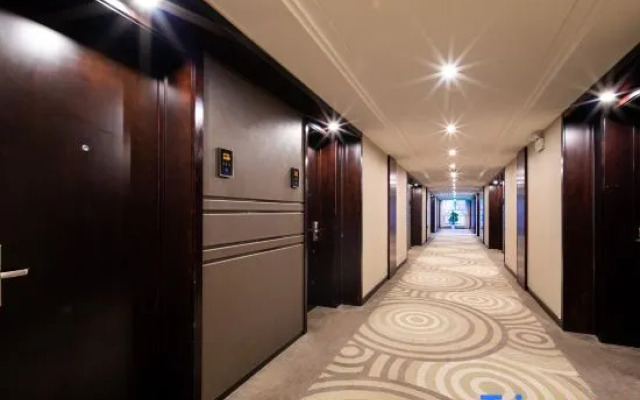LI DUN HUA JU HOTEL (Huanggang Spreading Love Lake Park)