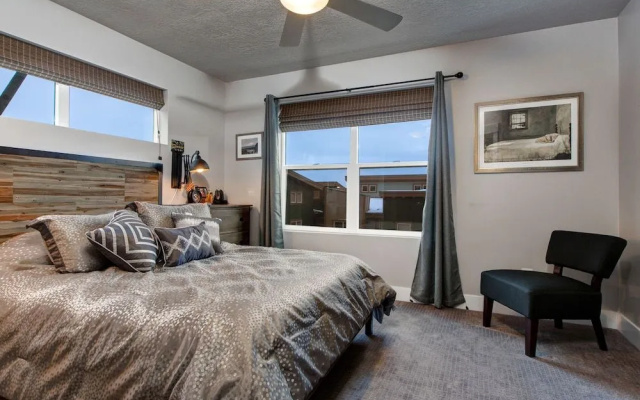 1370 Center Dr Condo by RedAwning