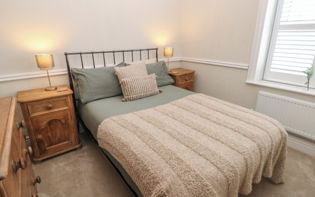 16 Oak Bank