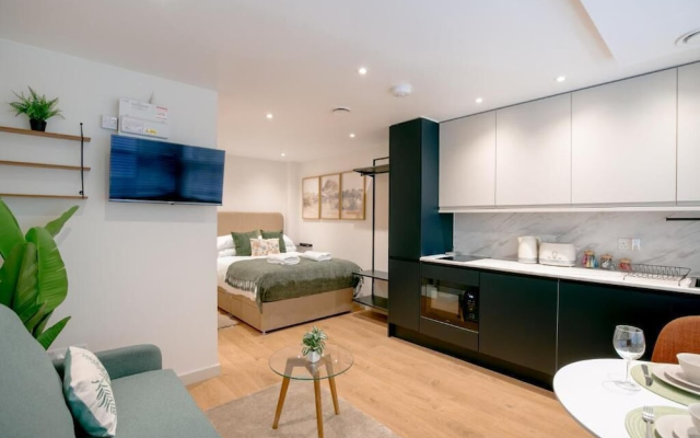 Lindenstone Apartments