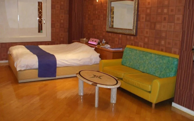 Hotel Large