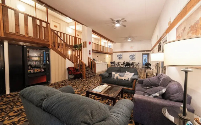 Uptowner Hotel
