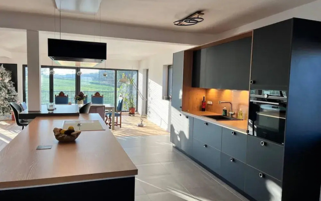 House - Sleeps 8 - Pets Ok - Garden - Parking