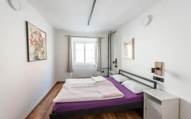 AdHoc Hostel