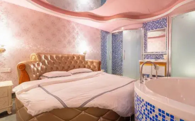 Qimeng Hotel (Haikou Qilou Old Street Binhai Avenue)