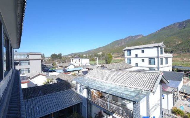 Lijiang Jinglin Hanshe Homestay (Sanyi International Airport)