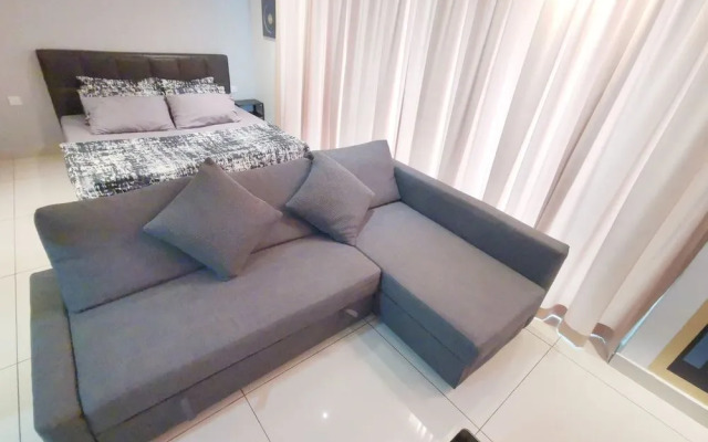 KSL Studio Homestay by Immaculate