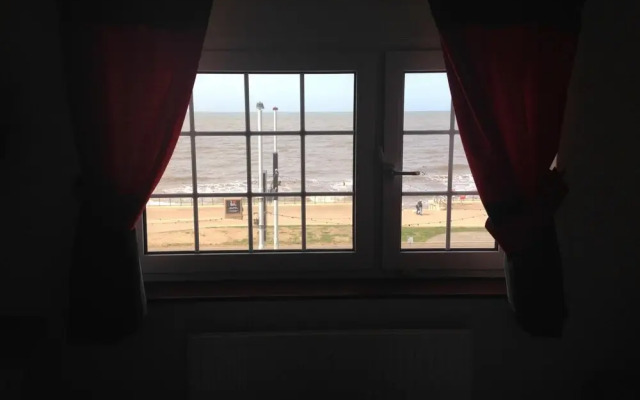 Blue Waves Hotel
