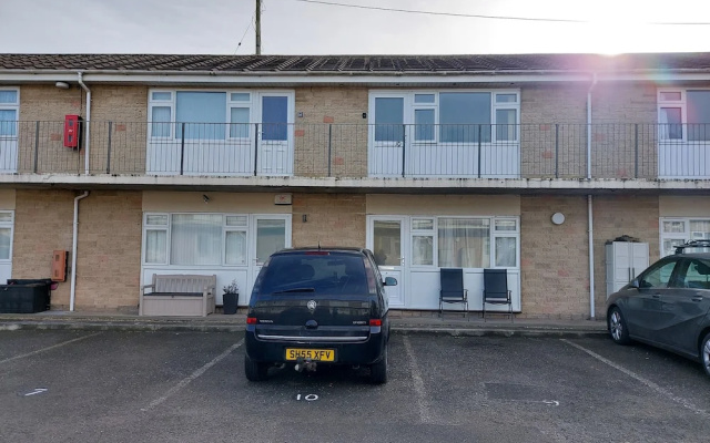 1st Floor Hillview 2 Bedroomed Central Location