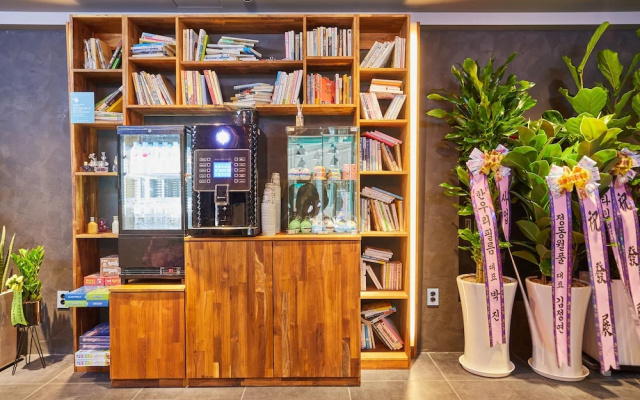 Doksan Hotel In Cafe