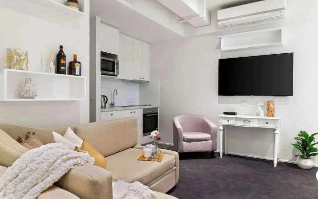 A Cozy CBD Studio Near Melbourne Central