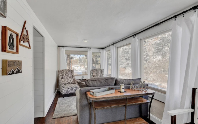 The Chipita Park Cabin