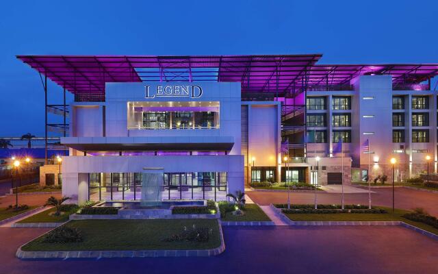Legend Hotel Lagos Airport, Curio Collection by Hilton вид на фасад