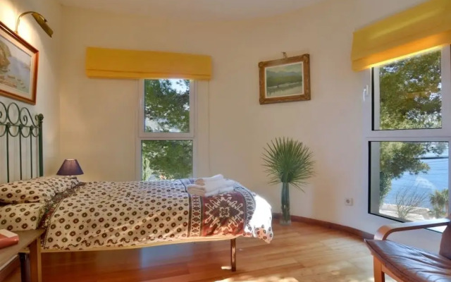 Villa with incredible sea views and pool