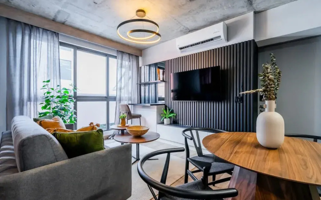 w Stunning 2BR w Great Deco in Centriqo