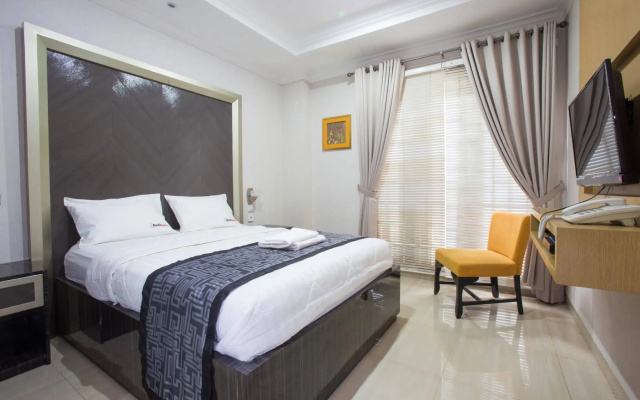 RedDoorz Plus near Pondok Indah Mall