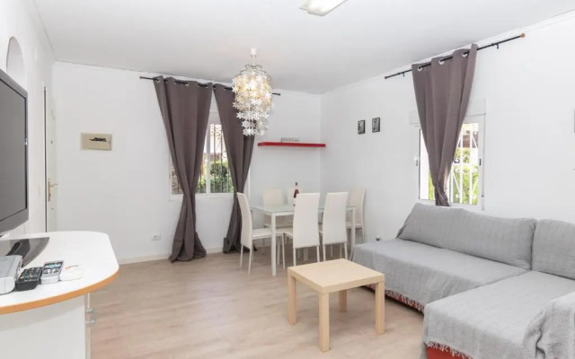 Villa 2 hab cerca piscina toboganes. wifi gratis
