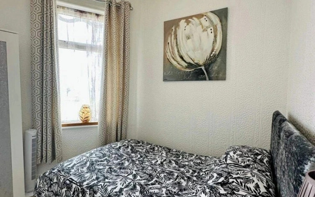 Apartment Sleeps 4 With Beach Access