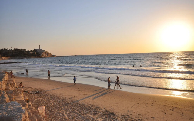 Chic Central TLV 1BR Near the Beach