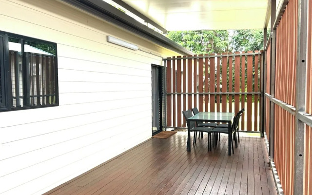 Tropical Hibiscus Caravan Park