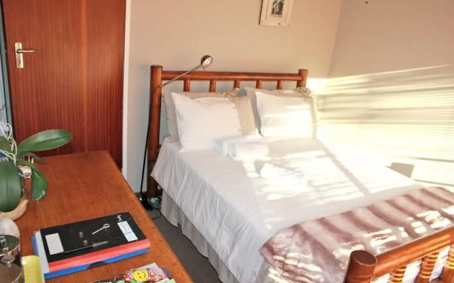 Sue's bnb in Bothasig