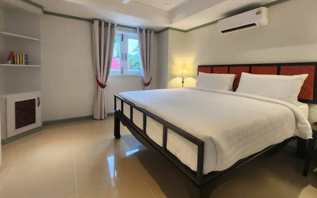 4Bed PoolVillaSteps from the Beach KBR34