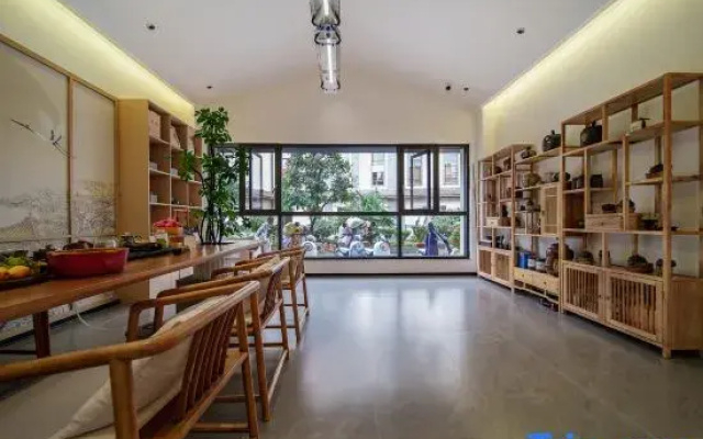 Qingyuan Homestay (Jianshui Chaoyang Building & Little Train Branch)