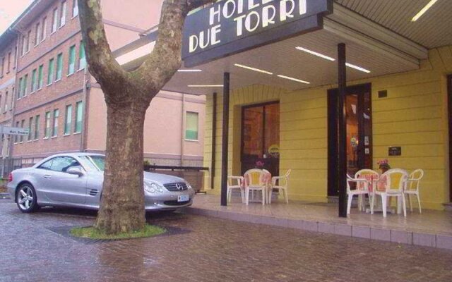Отель Due Torri вид на фасад
