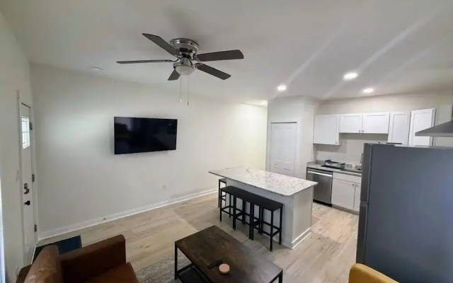 Newly Renovated 2 Bedroom - B