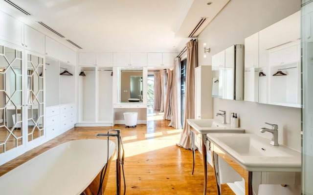 2bed Apt 5min Walk From Camps Bay Central Escape