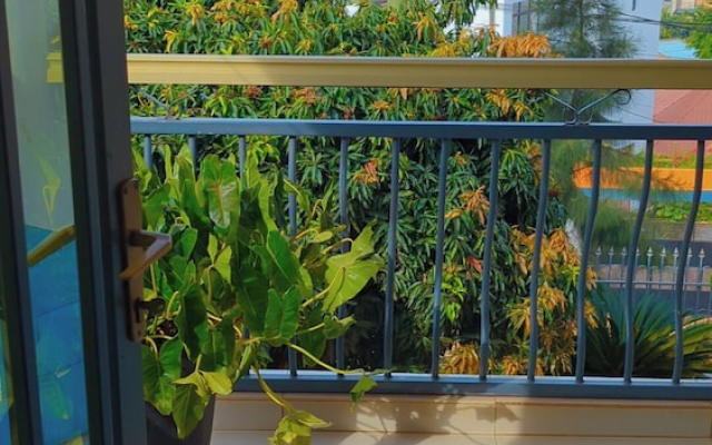 golden leaf apartment